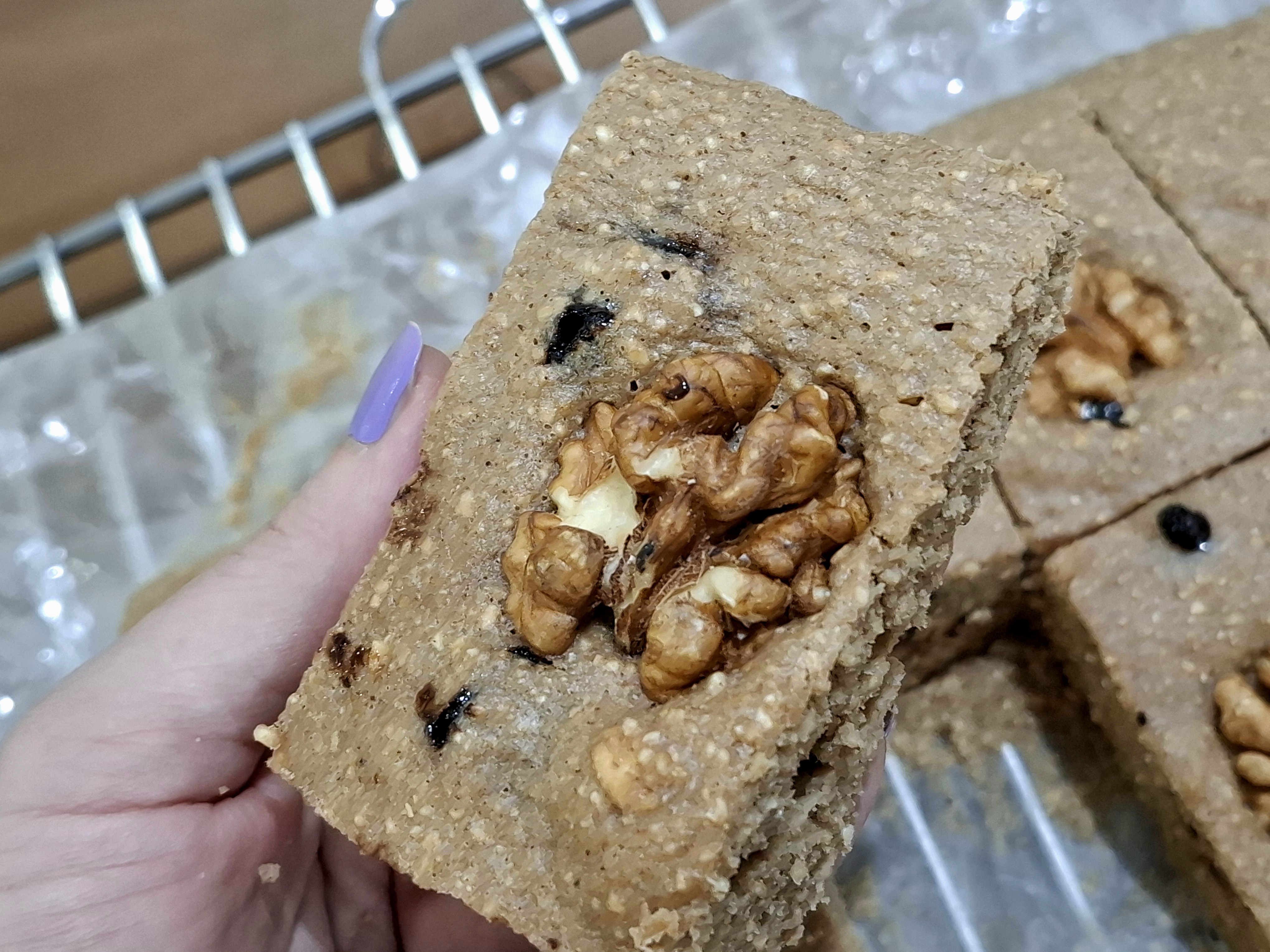 اسلایس موز و گردو و شکلات